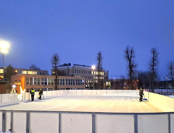 Molėtuose žiemos pramogų vėl kviečia ledo aikštelė