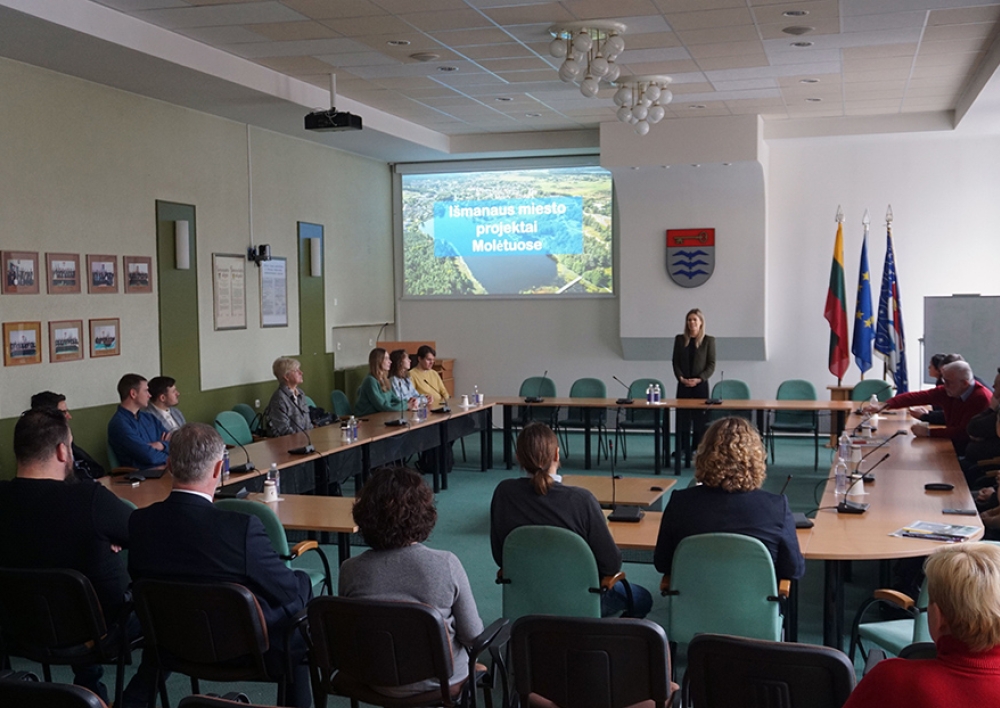 „Išmanaus miesto“ idėjos Molėtams aptartos su būsimaisiais projektų autoriais