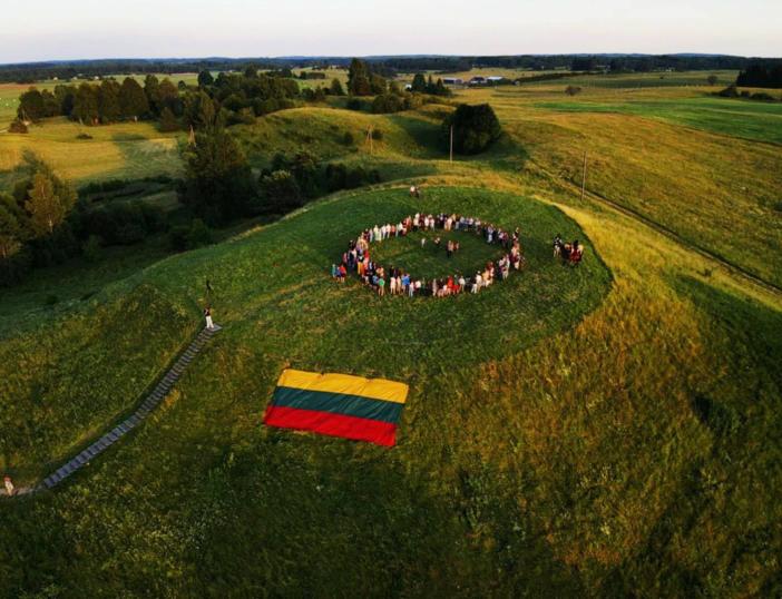 Liepos 6-ąją Molėtų rajone iškilmingai paminėta Valstybės-Lietuvos karaliaus Mindaugo karūnavimo diena