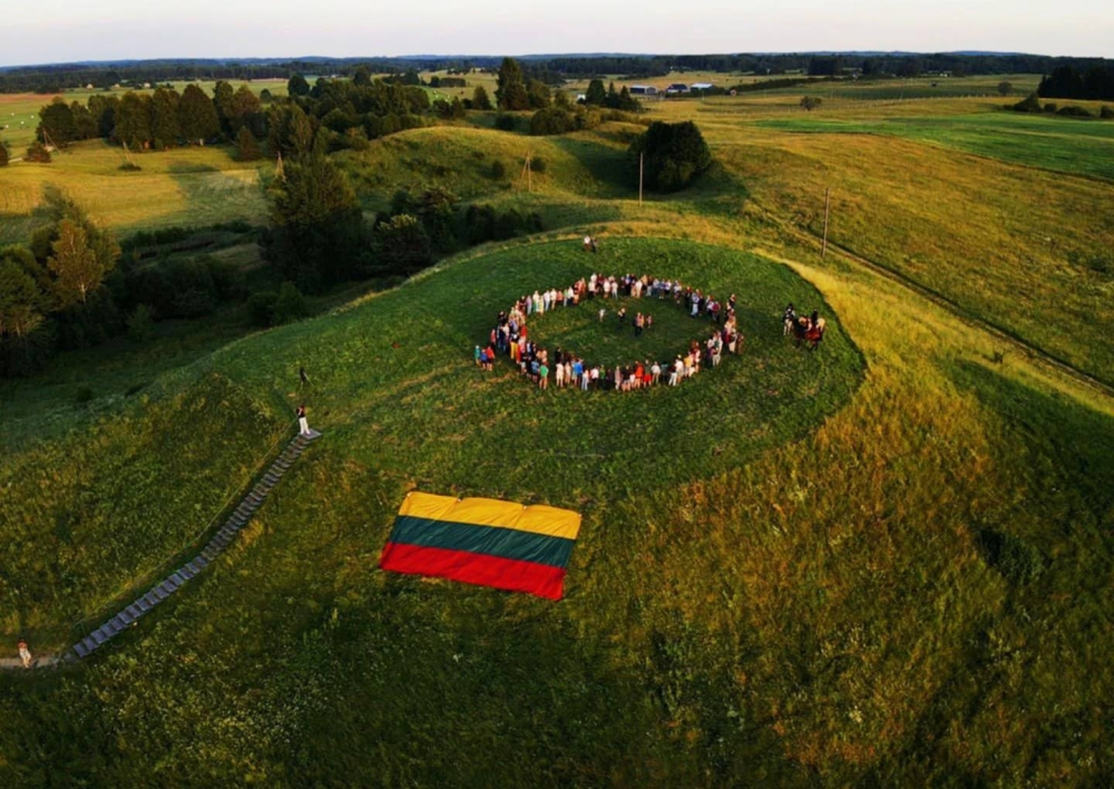 Liepos 6-ąją Molėtų rajone iškilmingai paminėta Valstybės-Lietuvos karaliaus Mindaugo karūnavimo diena