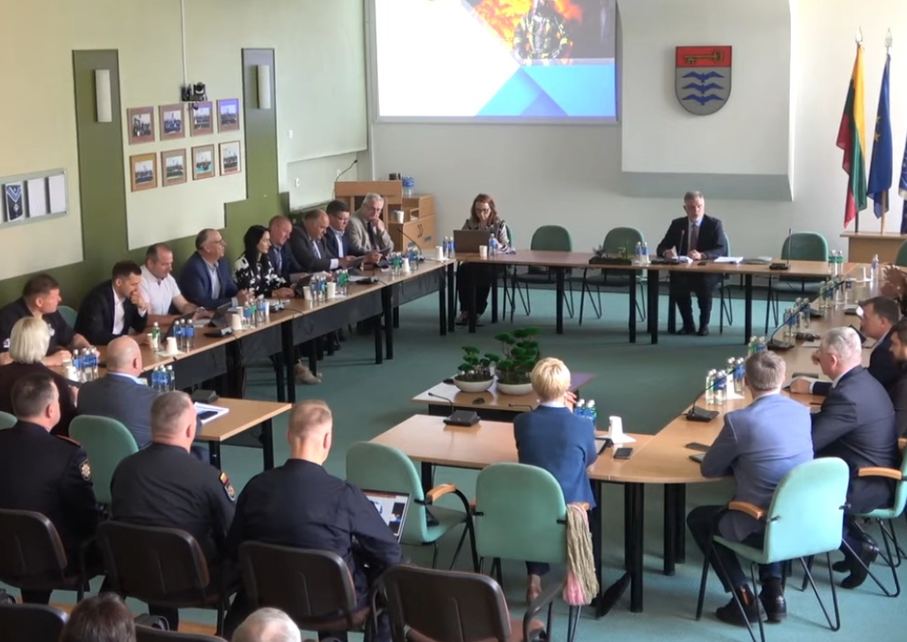 Gegužės 28 d. posėdyje Molėtų rajono savivaldybės taryba apsvarstė 19 klausimų ir išklausė PAGD vadovybės bei Molėtų PGT viršininko pranešimus