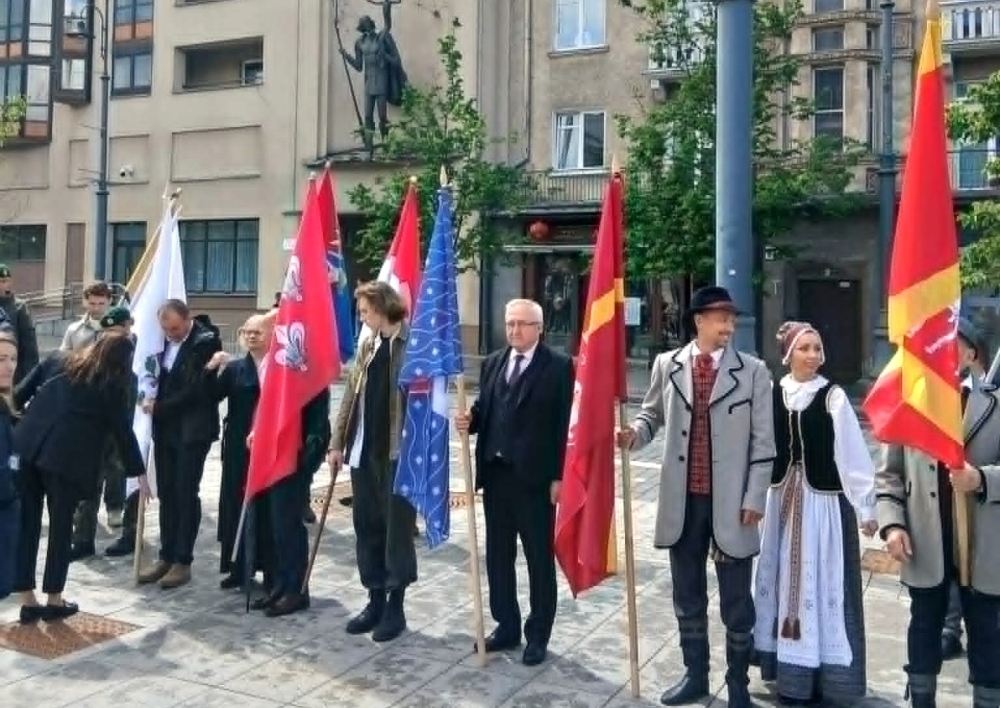 Molėtų vėliava Gedulo ir vilties dienos minėjime Vilniuje