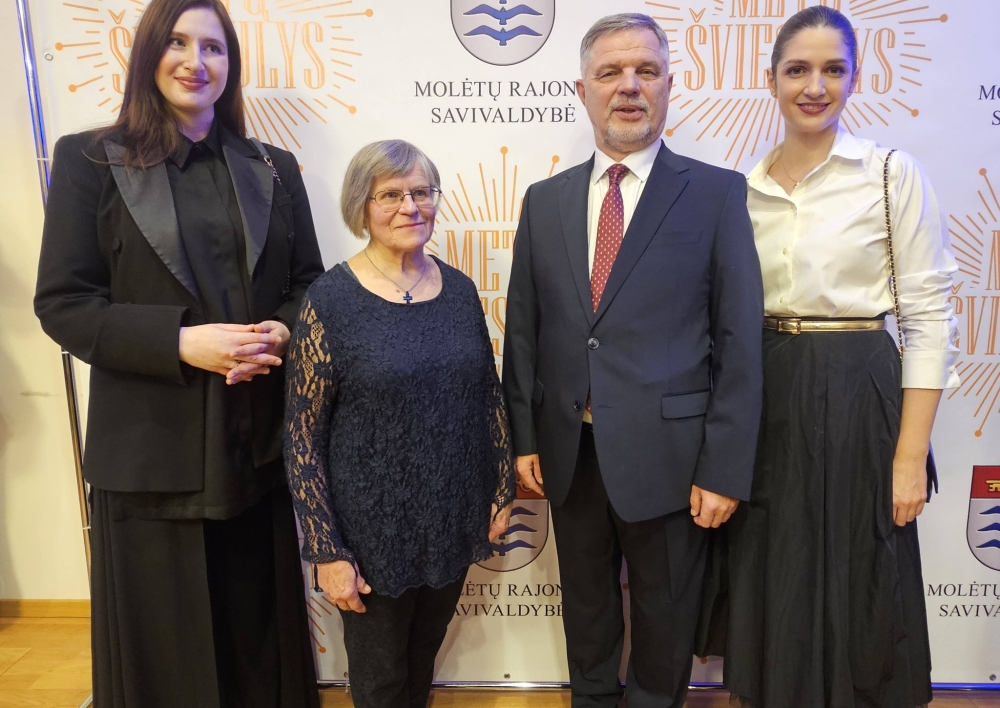 Molėtuose surengtas kalėdinis padėkos ir gerumo vakaras – įteiktos „Metų šviesulio“ nominacijos