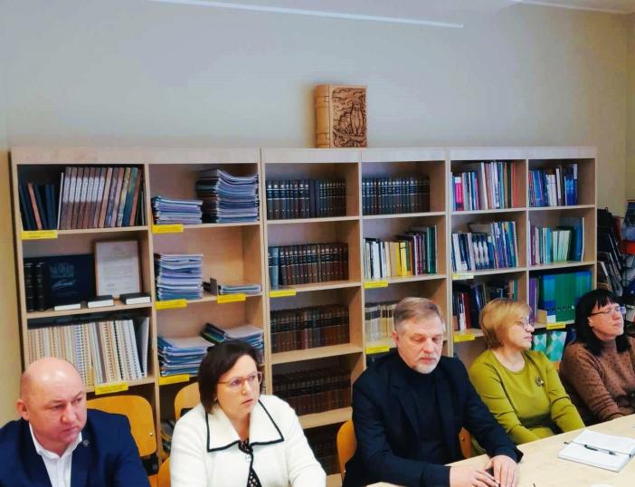 Vyko Molėtų rajono savivaldybės administracijos ir švietimo įstaigų vadovų pasitarimas