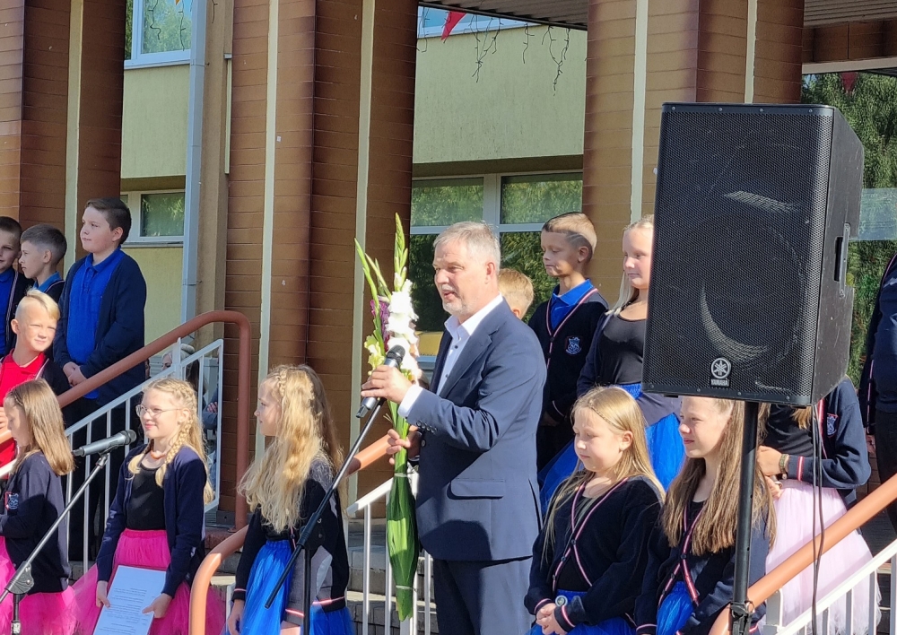 Rugsėjo 1-oji Molėtų rajono mokyklose paminėta šventiškai