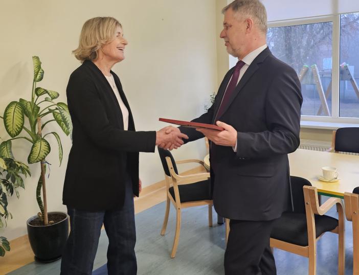 Padėkota  darbą baigiančiai Molėtų „Vyturėlio“ lopšelio-darželio direktorei Onai Kavalnienei