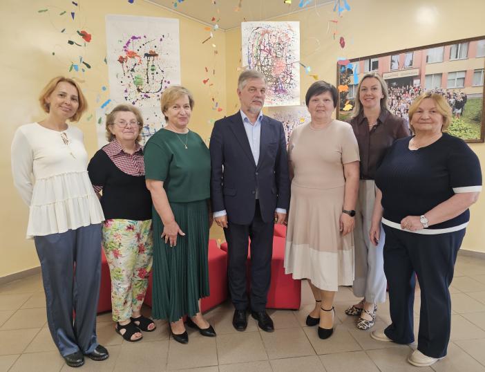 Molėtų rajono Alantos gimnazijos direktorė Dalia Skebienė pasveikinta gražaus jubiliejaus proga