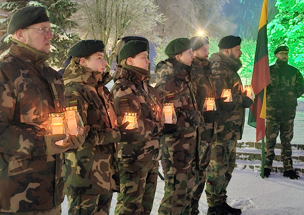 Sausio 13-osios rytą Molėtuose – atminties ir šviesos ženklai