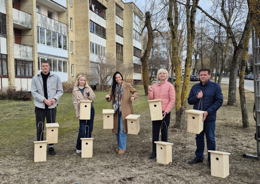 Jaunimo reikalų taryba suorganizavo inkilų kėlimo akciją