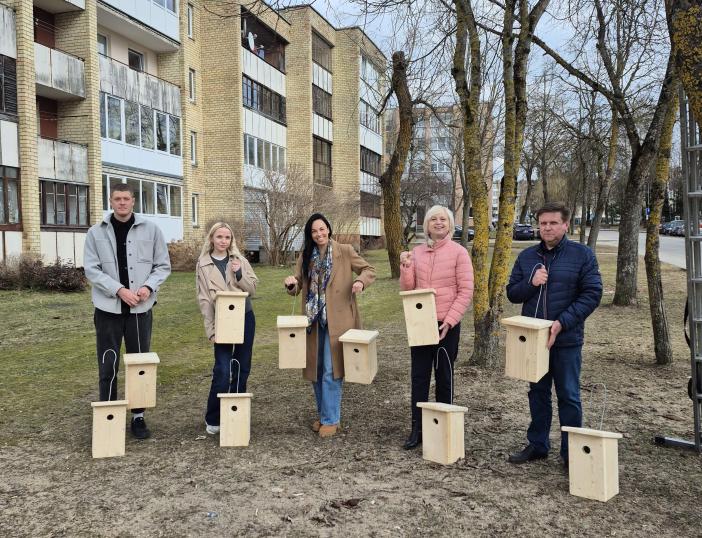 Jaunimo reikalų taryba suorganizavo inkilų kėlimo akciją