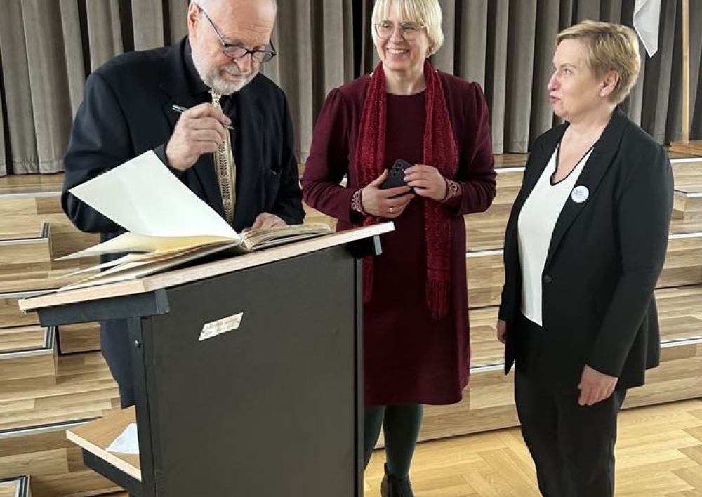 Molėtų rajono mokyklose lankėsi Lietuvos Nepriklausomybės Akto signatarai