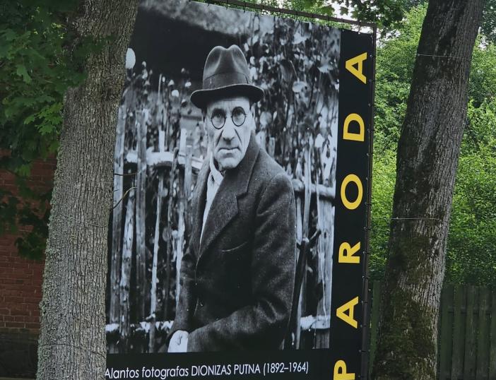 Alantoje atidaryta Dionizo Putnos fotografijų paroda
