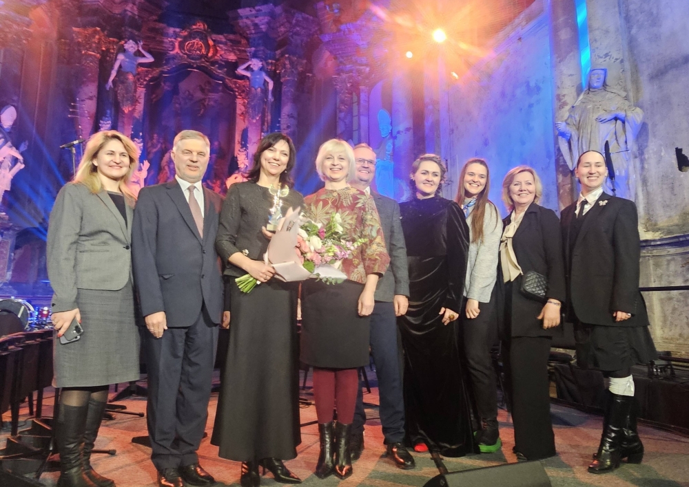 Molėtų kultūros centro direktorei įteiktas „Auksinis Feniksas“