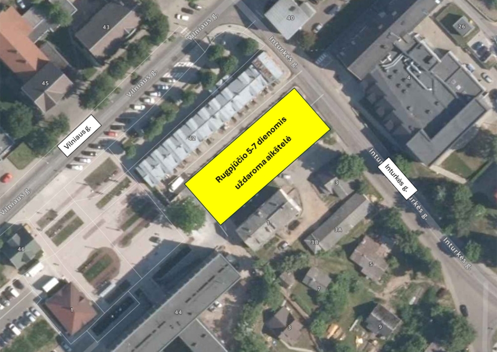 Rugpjūčio 5-7 dienomis uždaroma aikštelė prie savivaldybės