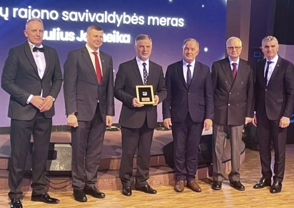 Molėtų rajono savivaldybės merui įteiktas Panevėžio prekybos, pramonės ir amatų rūmų padėkos ženklas
