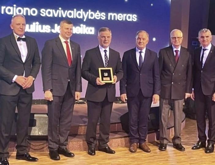 Molėtų rajono savivaldybės merui įteiktas Panevėžio prekybos, pramonės ir amatų rūmų padėkos ženklas