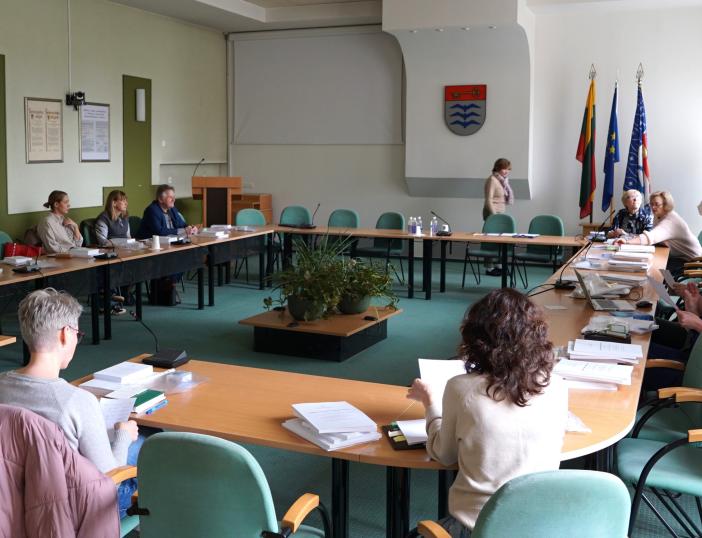 Balandžio 5 d. pateikti rinkimų apylinkių komisijų pirmininkų rašytiniai pasižadėjimai bei aptarti artimiausi komisijų darbai