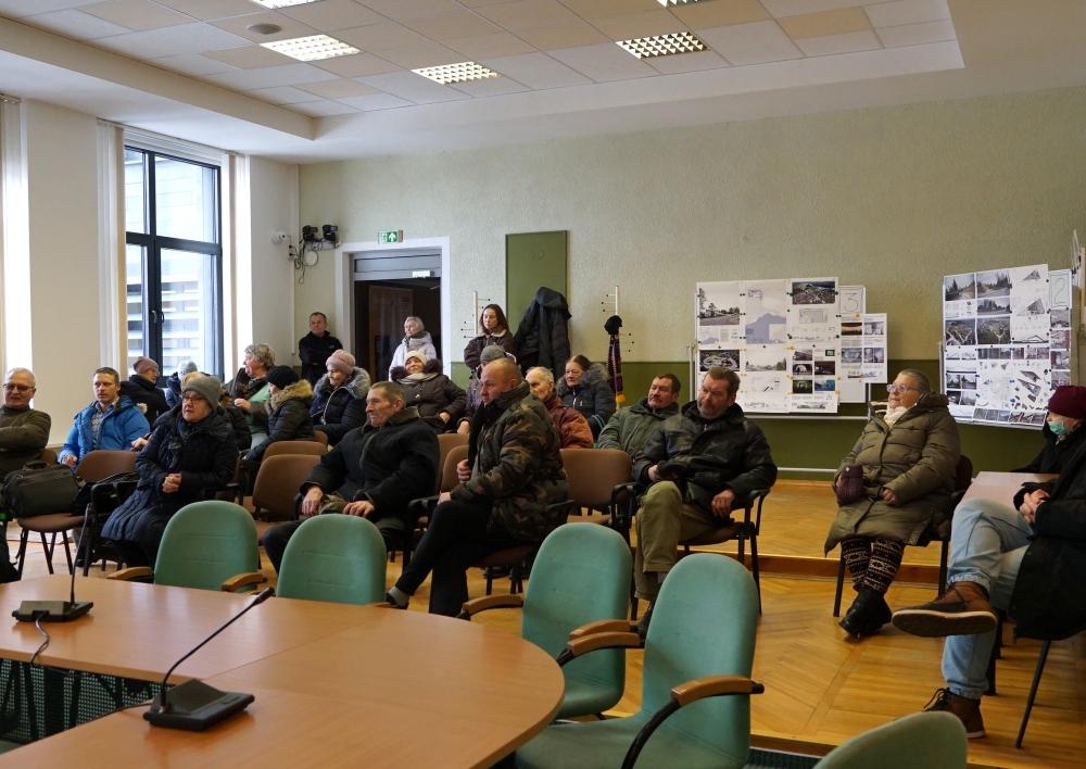 Prie savivaldybės susirinkę gyventojai pakviesti pokalbio dėl autobusų stoties perkėlimo sprendinių