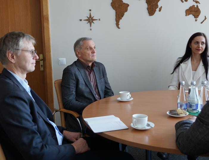 Susitikime su UAB "ILTE" atstovais aptartos galimybės finansuoti Molėtų progimnazijos renovacijos projektą
