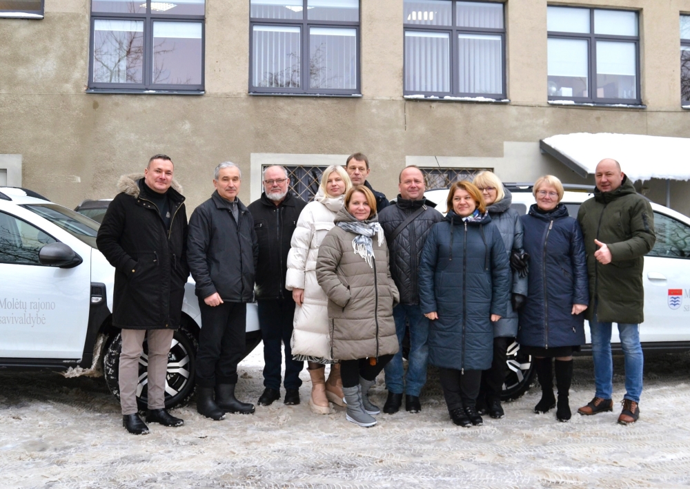 Molėtų rajono savivaldybės administracija seniūnams išnuomojo naujus automobilius