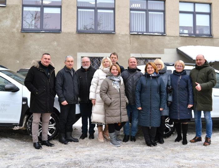 Molėtų rajono savivaldybės administracija seniūnams išnuomojo naujus automobilius