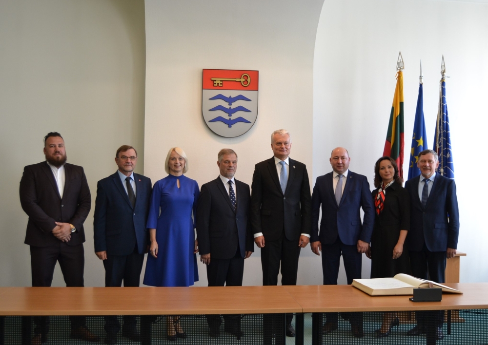 Rugsėjo 28 d. Molėtuose lankėsi Lietuvos Respublikos Prezidentas Gitanas Nausėda ir pirmoji ponia Diana Nausėdienė