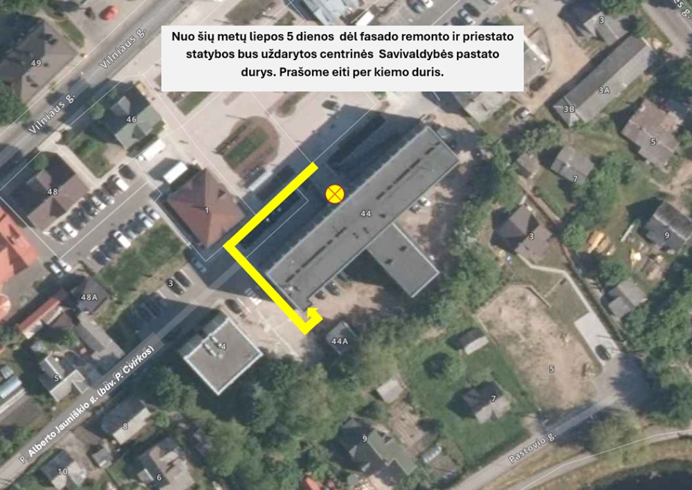 Nuo liepos 5 d. į savivaldybę prašome eiti per kiemo duris