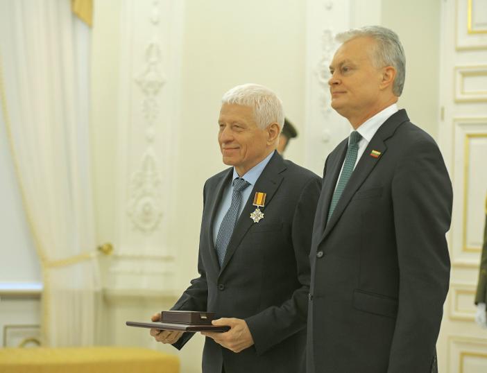 Molėtų rajono garbės piliečiui A. Šakaliui - Prezidento apdovanojimas už nuopelnus Lietuvai