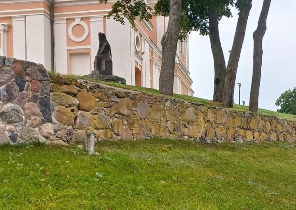 Molėtų savivaldybė sprendžia senųjų kapinių tvoros būklės klausimą – atliekama ekspertizė ir rengiami sprendimai saugiam tvarkymui