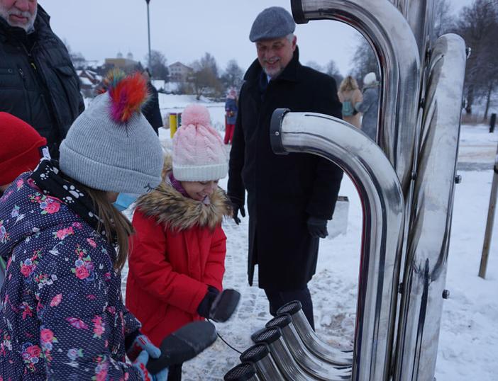Molėtų muzikiniame skvere jau liejasi lauko instrumentų garsai