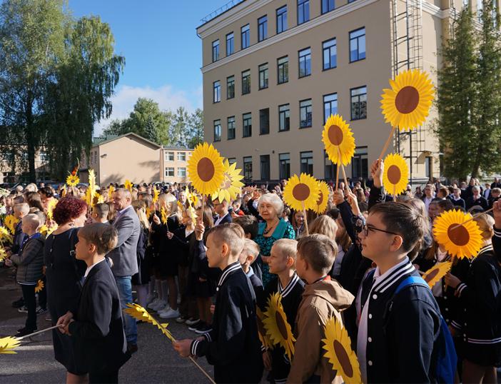 Rugsėjo 1-ąją rajono mokyklose šventiškai paminėta Mokslo ir žinių diena, pradėti naujieji mokslo metai.