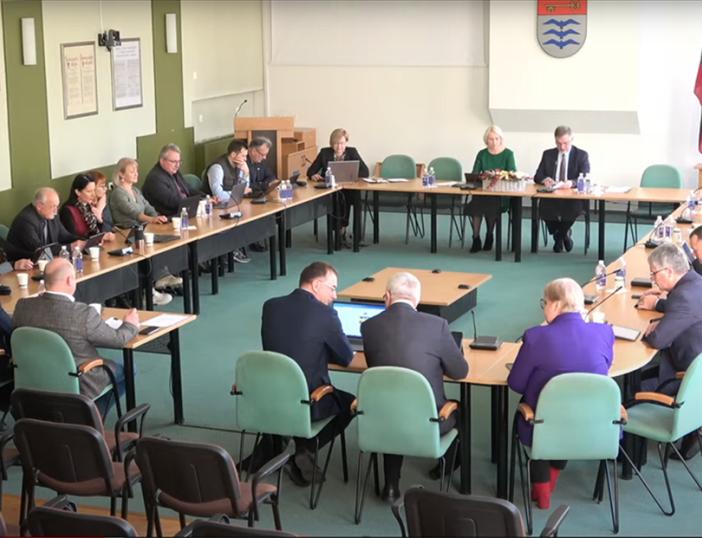 Savivaldybės tarybos posėdyje – lėšos baseino rekonstrukcijai užbaigti, biudžeto tikslinimas ir kiti klausimai