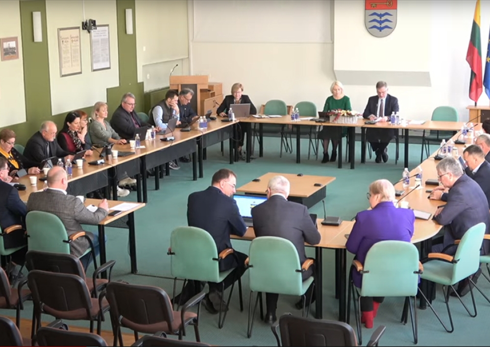 Savivaldybės tarybos posėdyje – lėšos baseino rekonstrukcijai užbaigti, biudžeto tikslinimas ir kiti klausimai