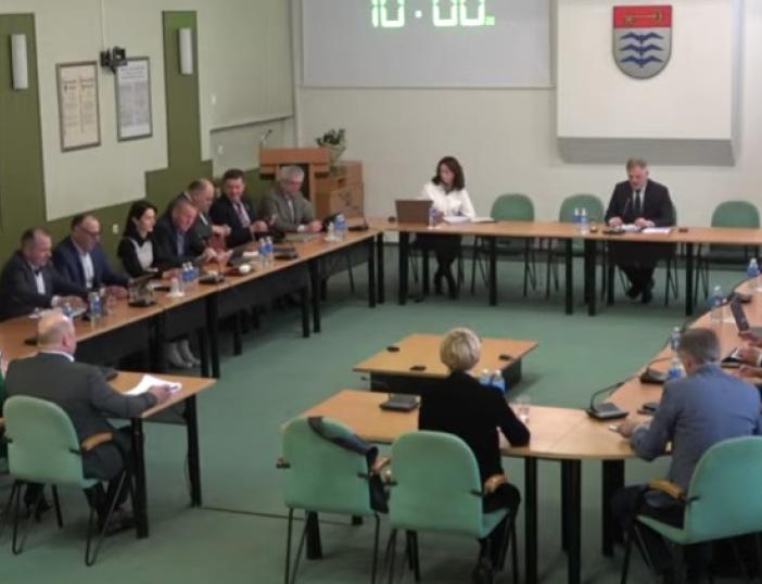 Kovo 27 d. Molėtų rajono savivaldybės tarybos posėdyje apsvarstyti 42 klausimai