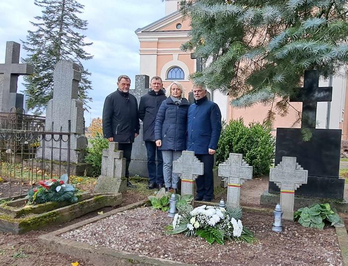Visų šventųjų dienos išvakarėse Molėtų vadovai pagerbė į Anapilį išėjusius molėtiškius